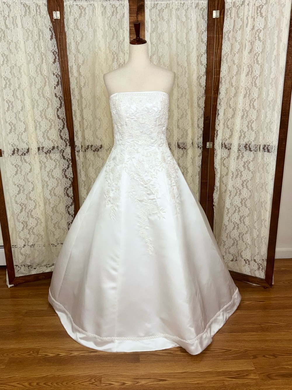 Stunning New Vintage Y2K Eden Bridals Heavily Beaded Wedding Gown